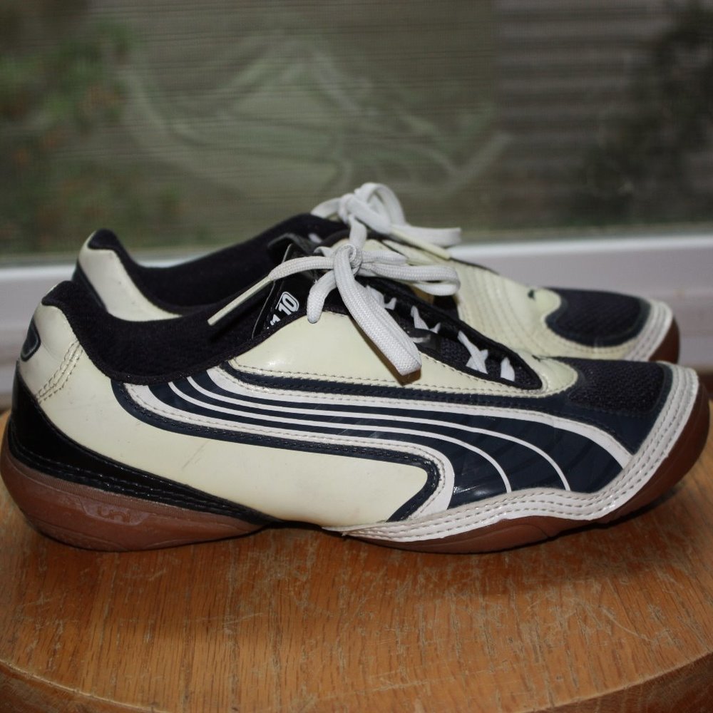 USED ONE SEASON ONLY--Puma Indoor Soccer V1.10 W 5